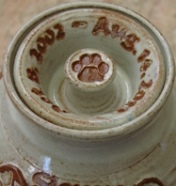 white paw print pet urn lid